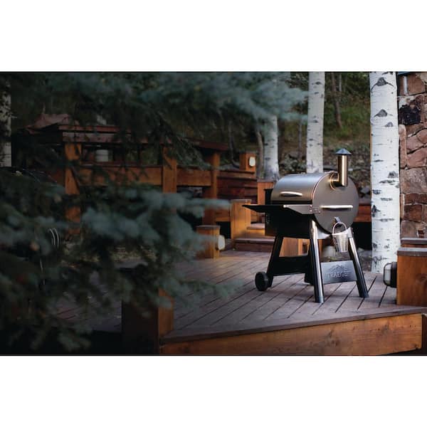 Pro Series 22 Pellet Grill in Bronze